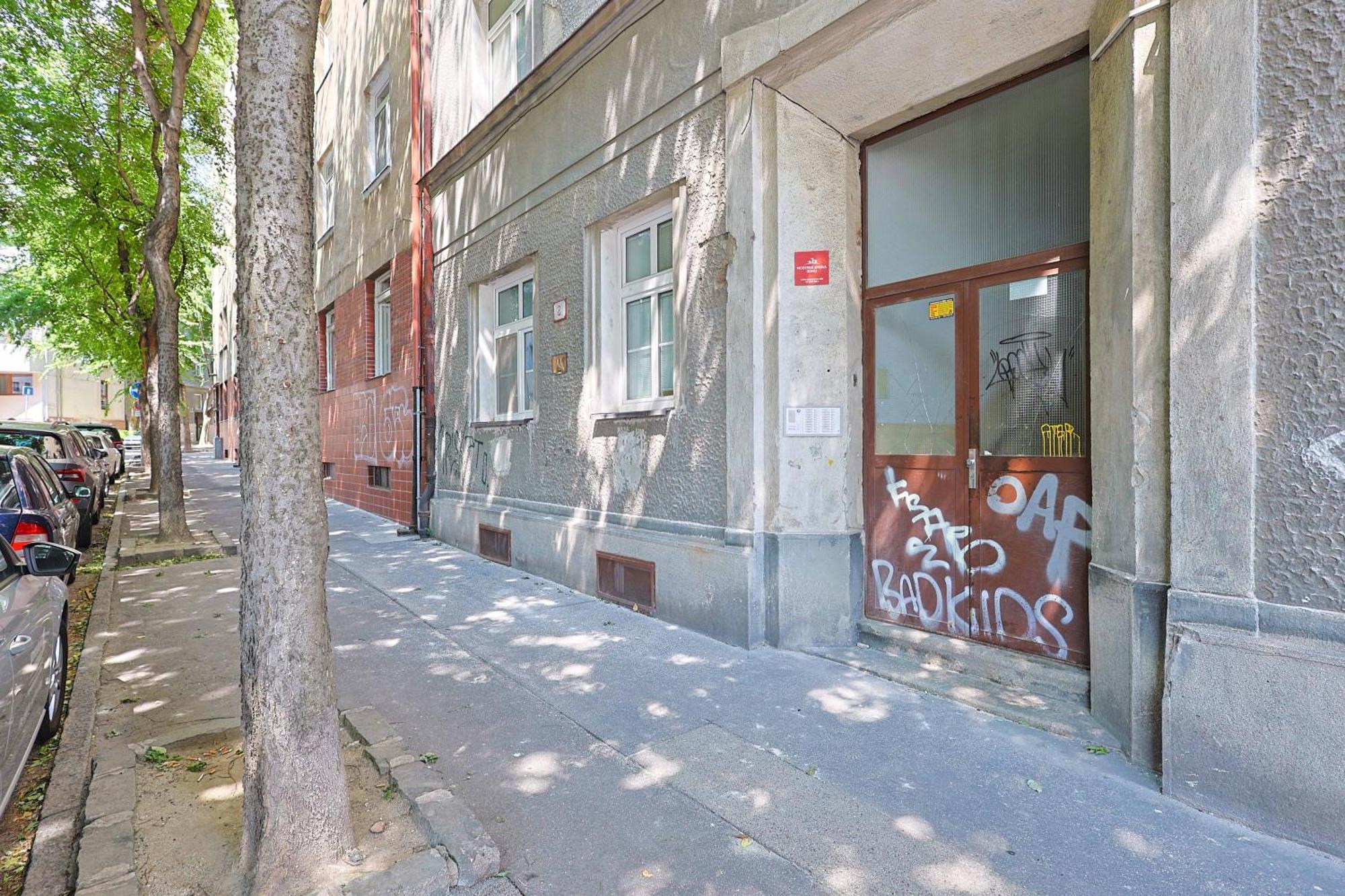 Cozy & Spacious Family Stay Near Train Station Bratislava Exterior foto